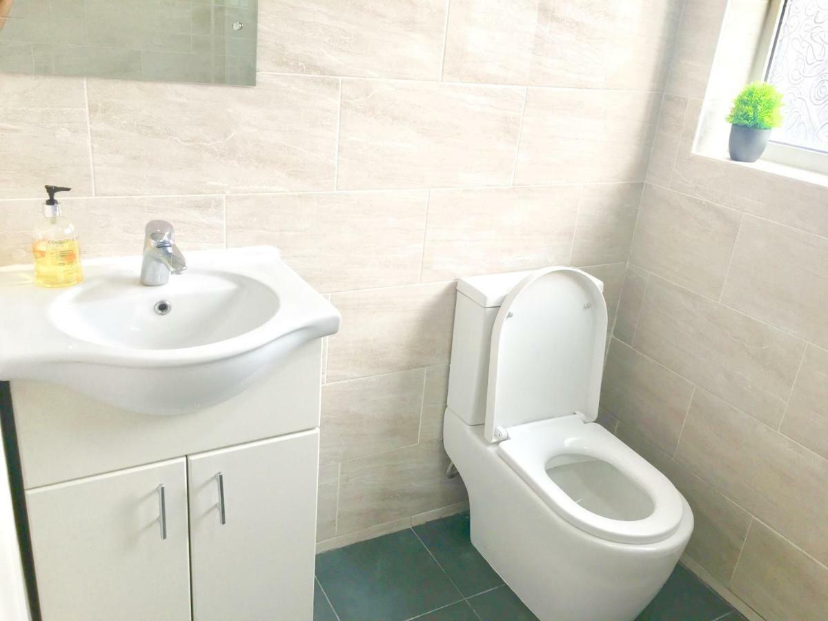 Studio Apartment, Private Bathroom And Parking イルフォード エクステリア 写真