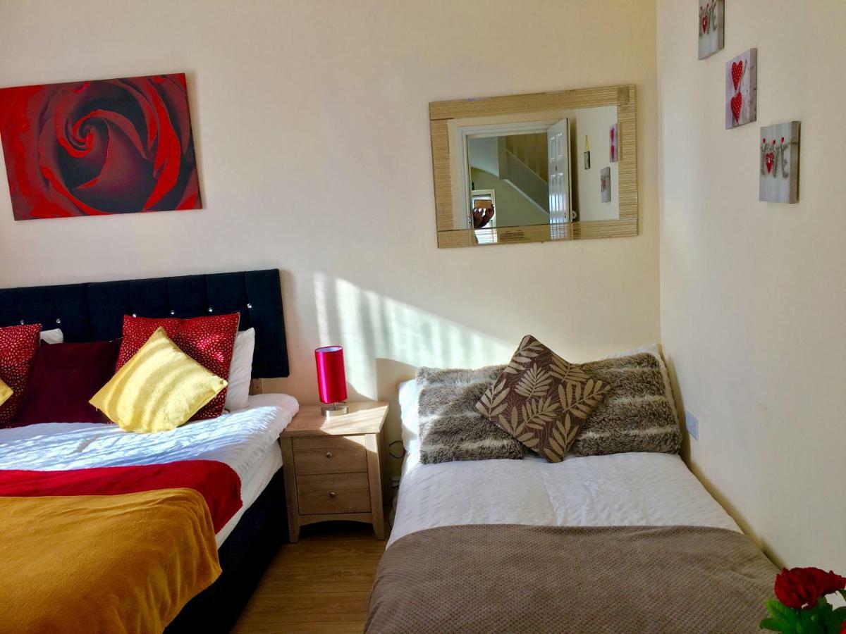Studio Apartment, Private Bathroom And Parking イルフォード エクステリア 写真