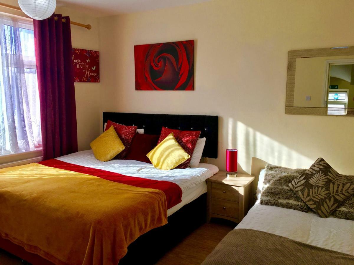 Studio Apartment, Private Bathroom And Parking イルフォード エクステリア 写真