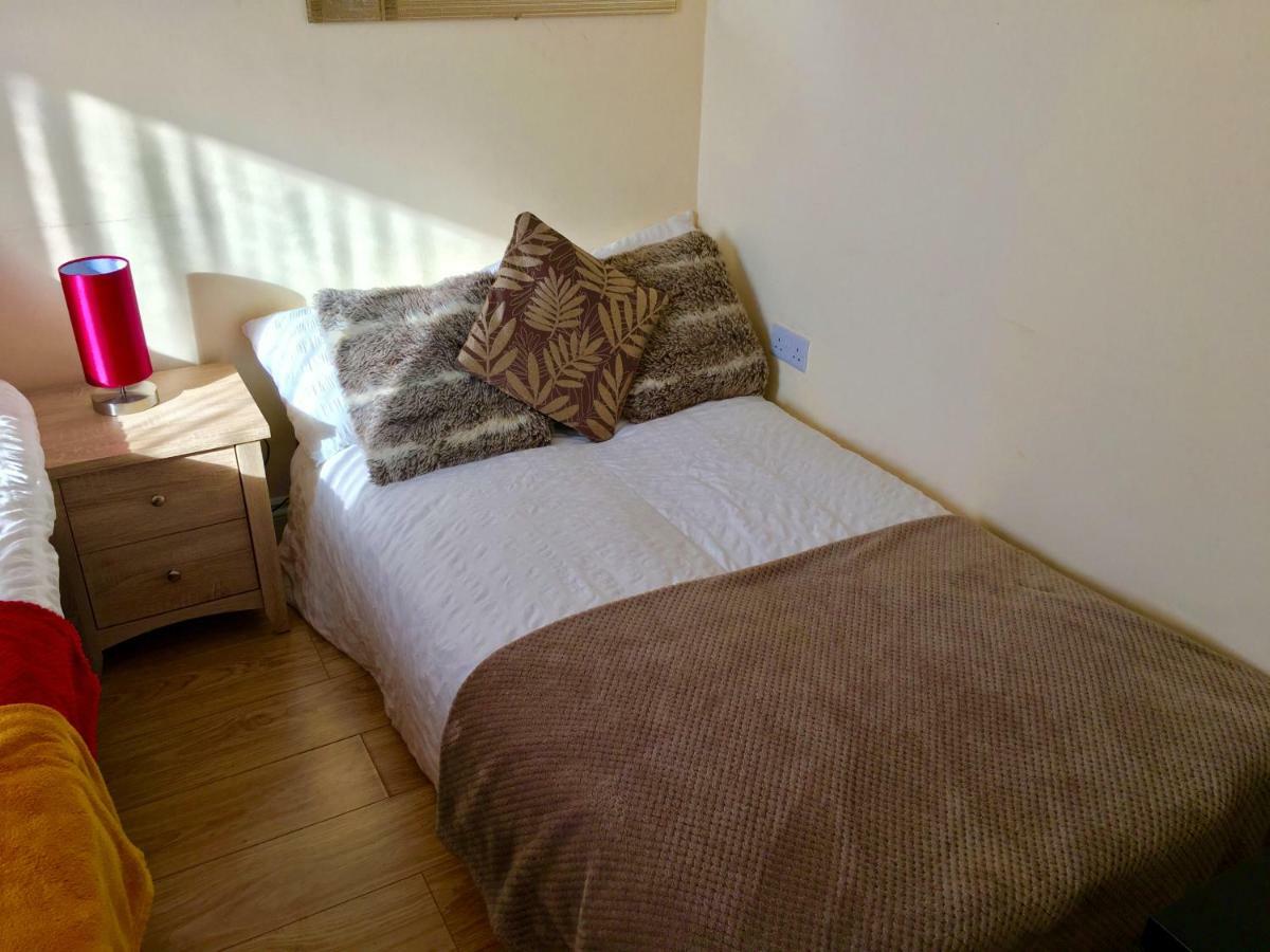 Studio Apartment, Private Bathroom And Parking イルフォード エクステリア 写真